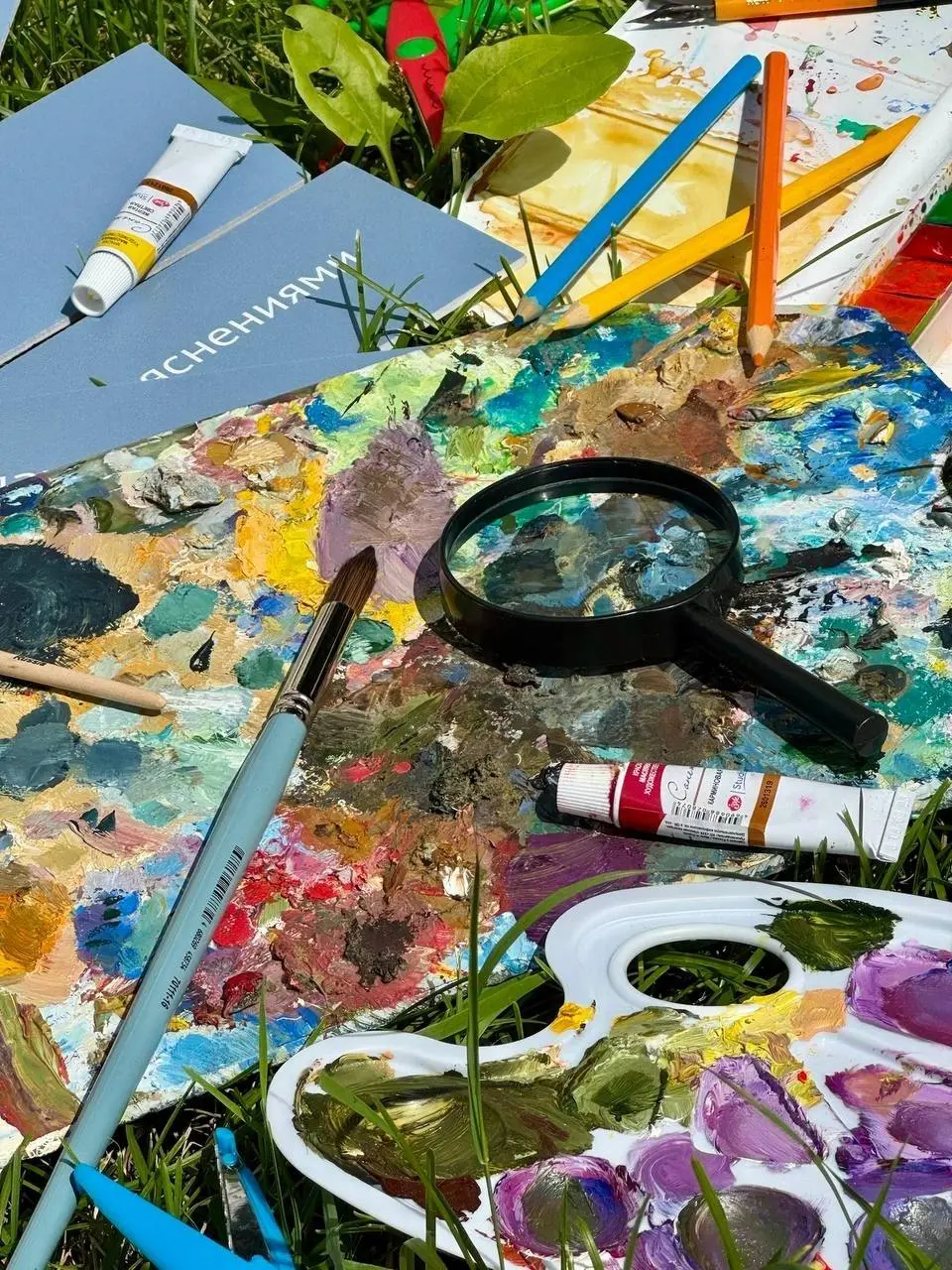 серия занятий в Центре «Эрмитаж-Казань»: «Приключения линии: от завитка к плакату!» и «Где картины хранят секреты?»