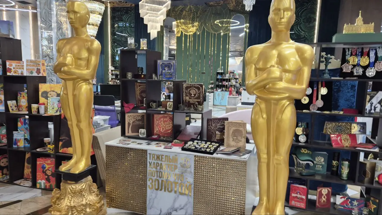 Визит участников «Матча Дружбы» в офис компании «Сима-ленд» и Уральский губернаторский лицей, сеансы одновременной игры