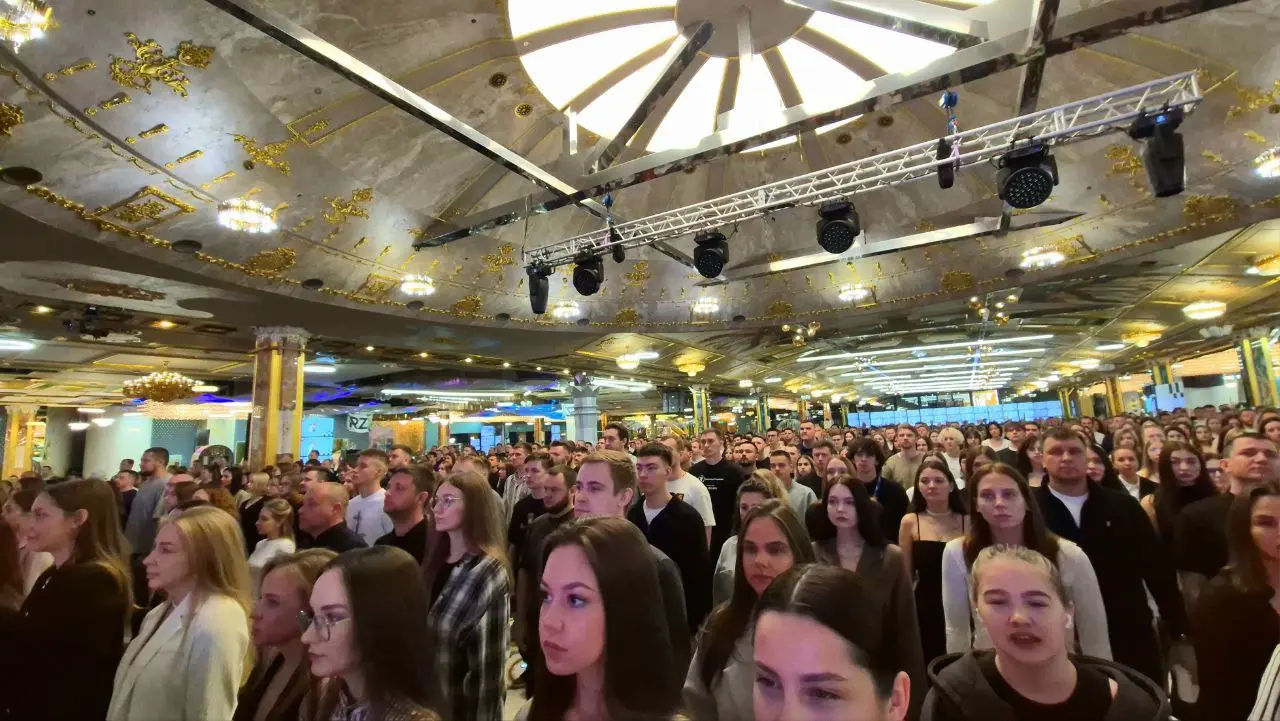 Визит участников «Матча Дружбы» в офис компании «Сима-ленд» и Уральский губернаторский лицей, сеансы одновременной игры