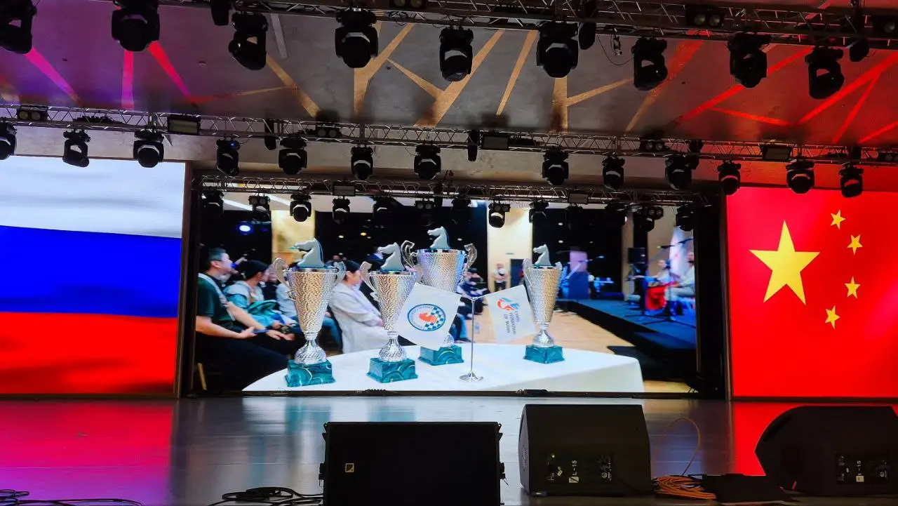 Визит участников «Матча Дружбы» в офис компании «Сима-ленд» и Уральский губернаторский лицей, сеансы одновременной игры