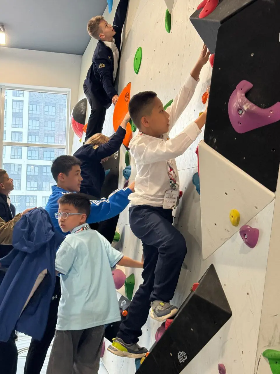 Визит участников «Матча Дружбы» в офис компании «Сима-ленд» и Уральский губернаторский лицей, сеансы одновременной игры