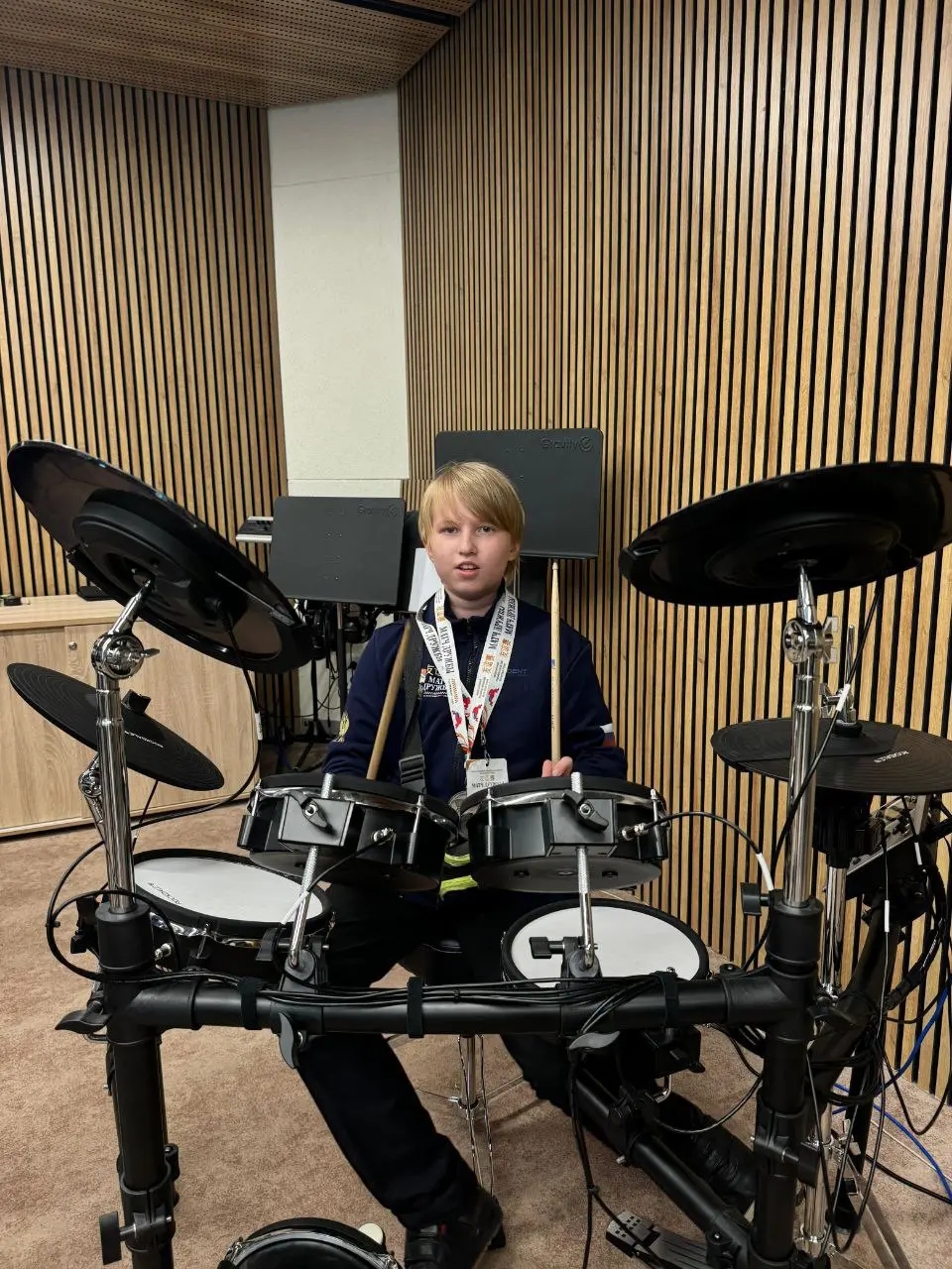 Визит участников «Матча Дружбы» в офис компании «Сима-ленд» и Уральский губернаторский лицей, сеансы одновременной игры