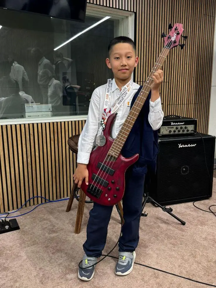 Визит участников «Матча Дружбы» в офис компании «Сима-ленд» и Уральский губернаторский лицей, сеансы одновременной игры