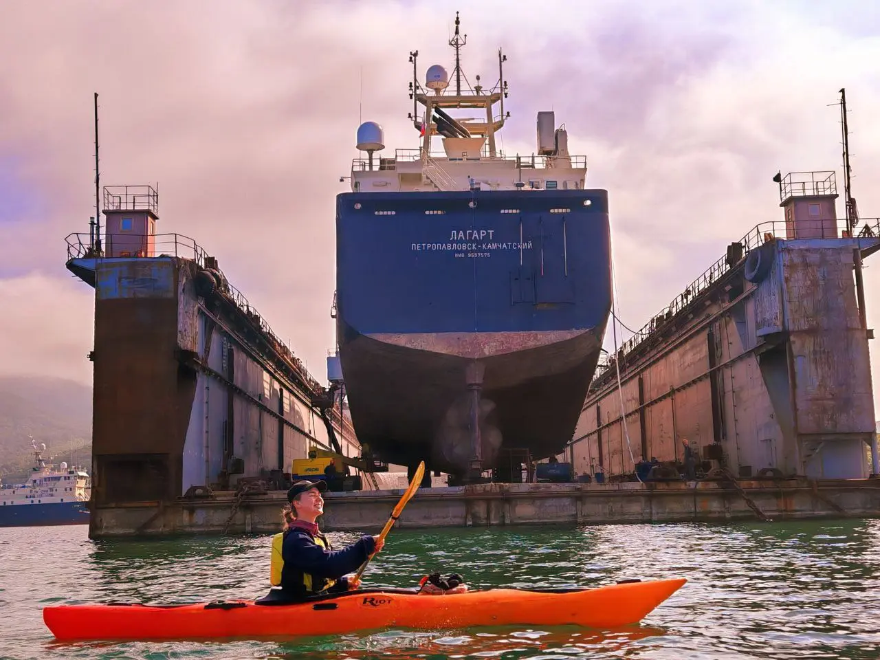 Прогулка на КАЯКАХ по бухтам Бабья, Заводская, Южная 17 июля 2025 года