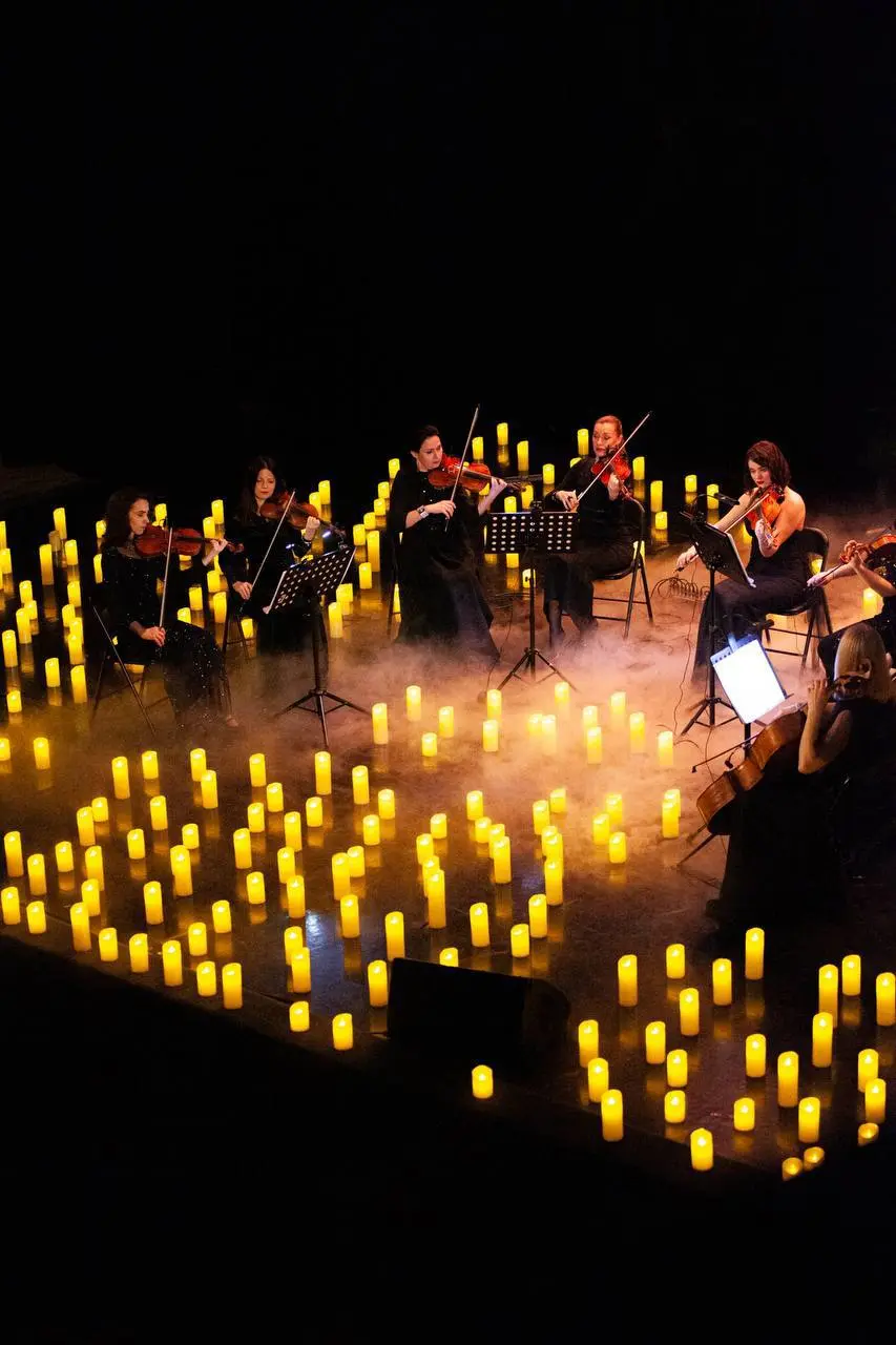 Симфонический концерт в окружении 1000+ свечей «Unisong. Знаменитые саундтреки из фильмов при свечах»