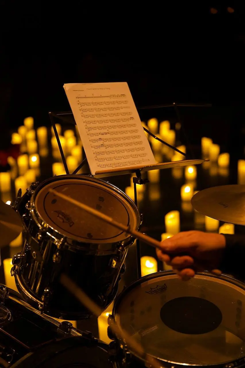 Симфонический концерт в окружении 1000+ свечей «Unisong. Знаменитые саундтреки из фильмов при свечах»