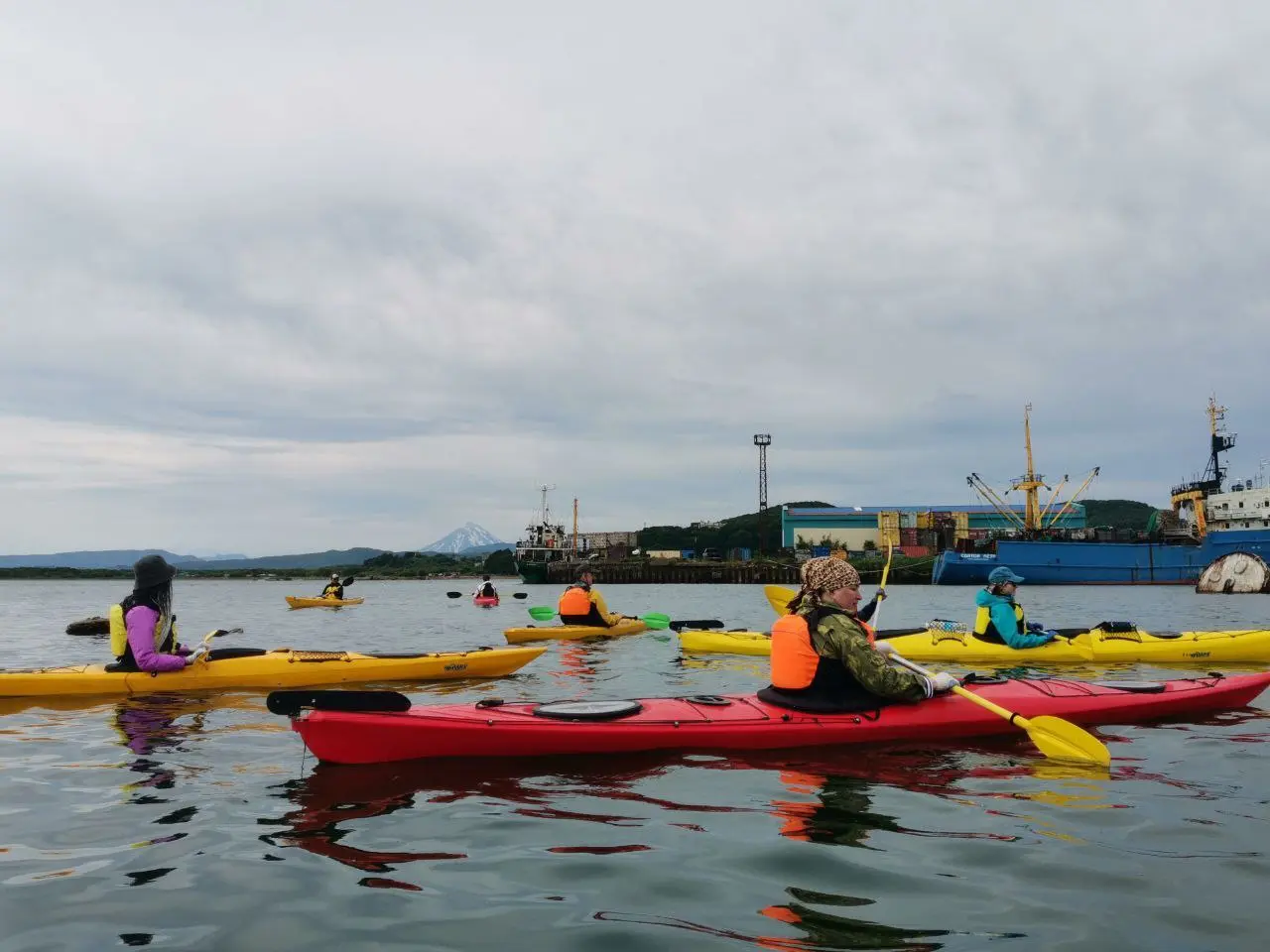 утренняя прогулка на каяках в бухтах "Бабья", "Южная" и "Заводская" 18 июля 2025 г.