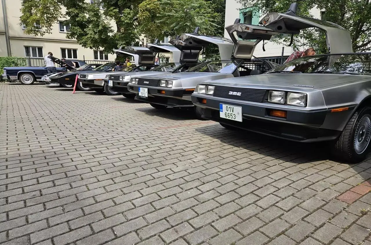 Встреча поклонников трилогии «Назад в будущее» и автомобилей DeLorean в Андельском пивоваре 19 июля 2025