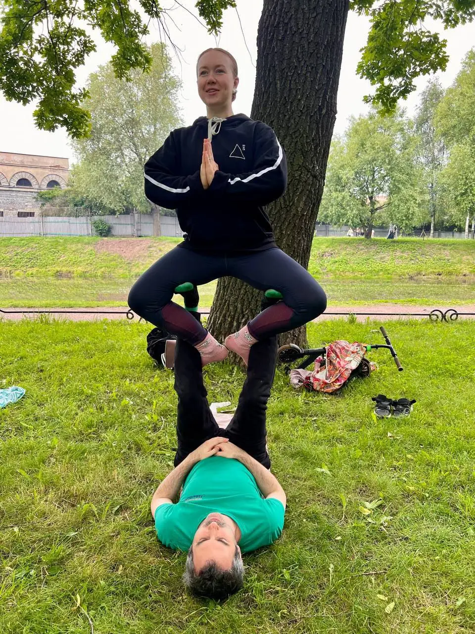 Проведение занятия по балансировке и расслаблению в Таврическом саду