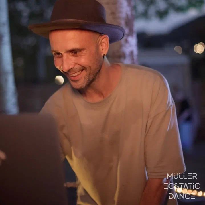 DJ Alex Muller на MANIFEST Ecstatic Dance