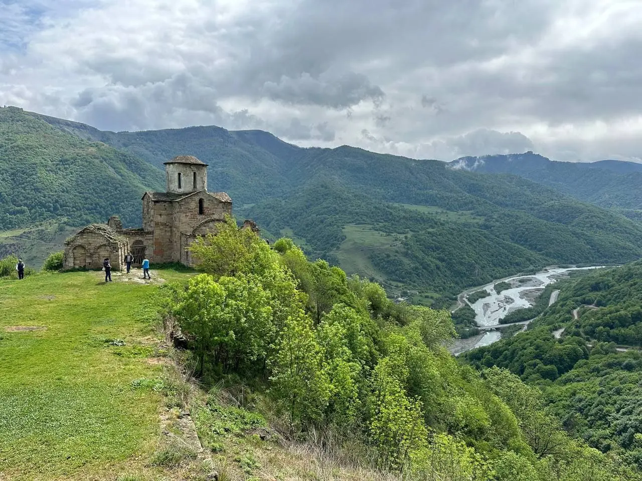 экскурсия с посещением природных достопримечательностей в горах