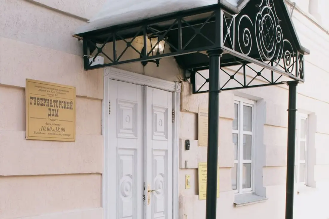 выставка произведений декоративно-прикладного искусства в Губернаторском доме
