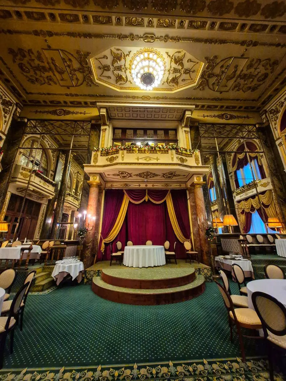 Легендарный отель «Советский» и ресторан «Яръ» с чаепитием и гидом