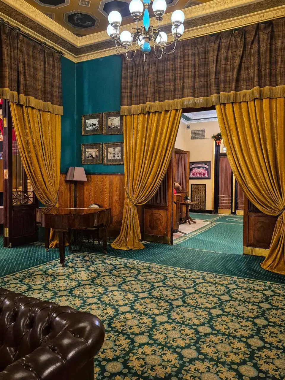 Легендарный отель «Советский» и ресторан «Яръ» с чаепитием и гидом