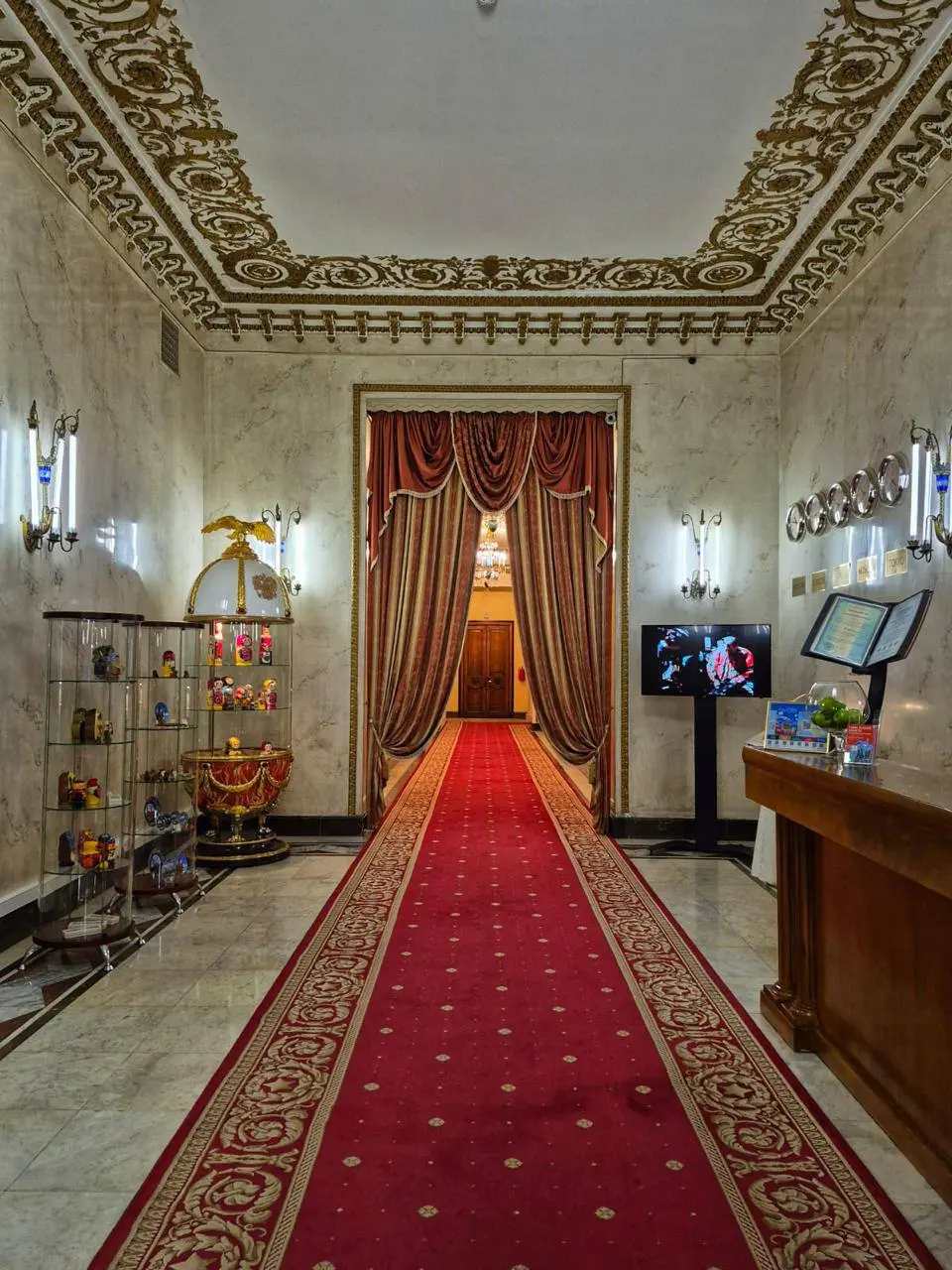 Легендарный отель «Советский» и ресторан «Яръ» с чаепитием и гидом