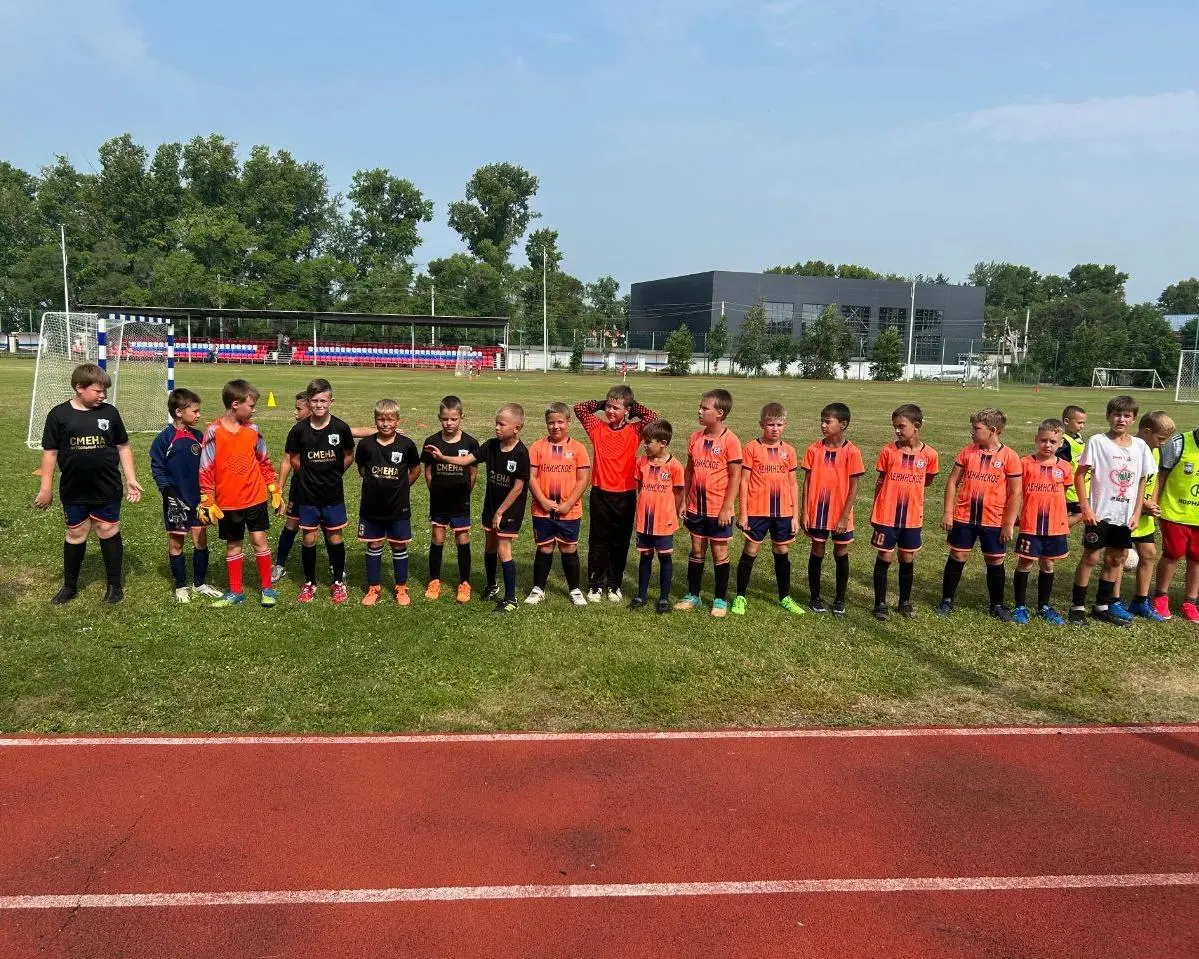 Турнир по мини-футболу в Ленинском районе на стадионе «Амур» 5 команд из Биробиджана и с. Ленинское