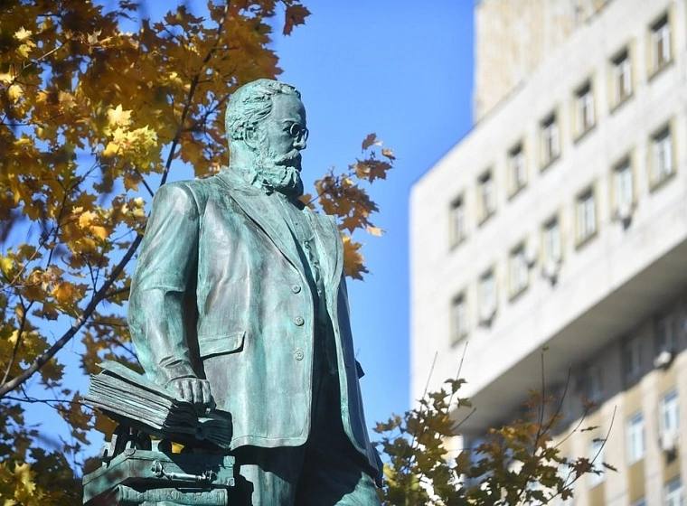 Экскурсия по Девичьему полю