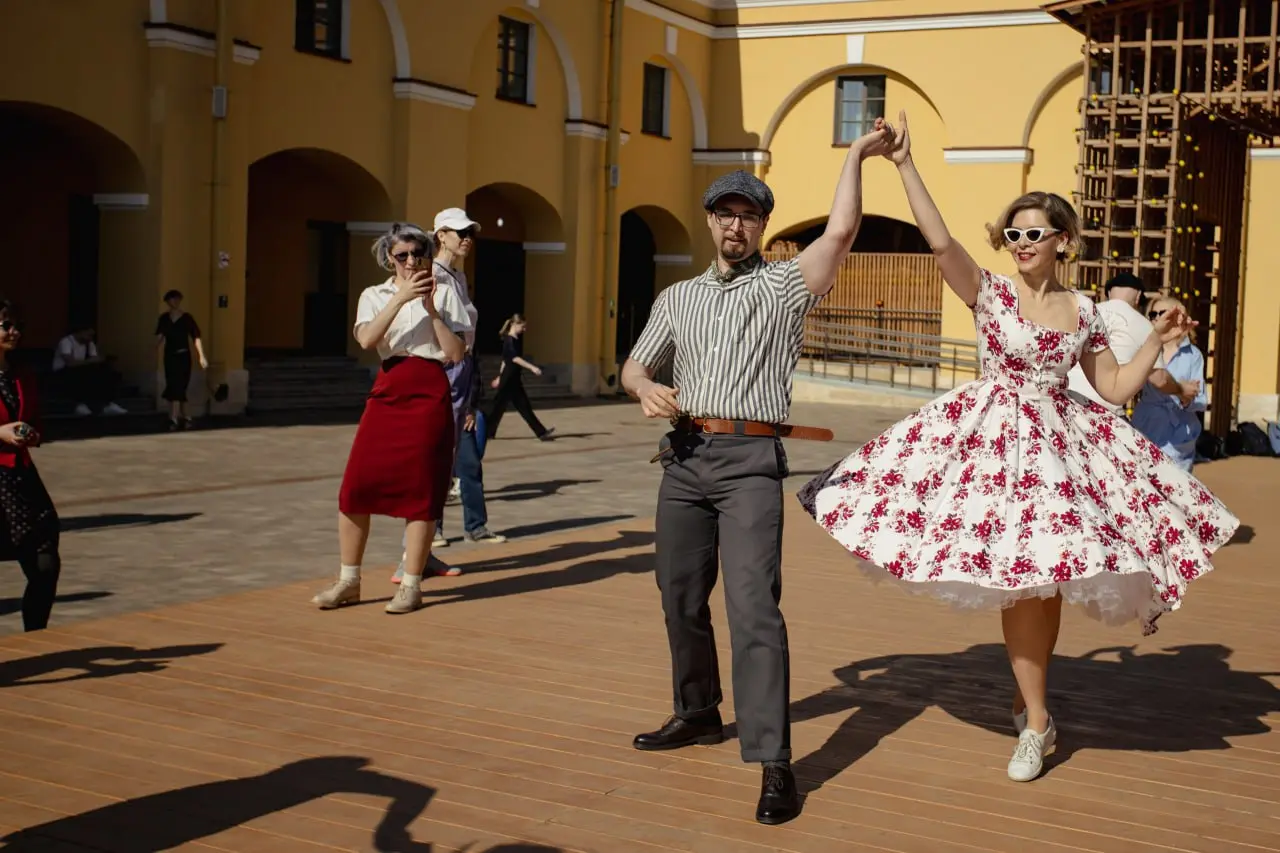 Танцевальный вечер в Никольских рядах