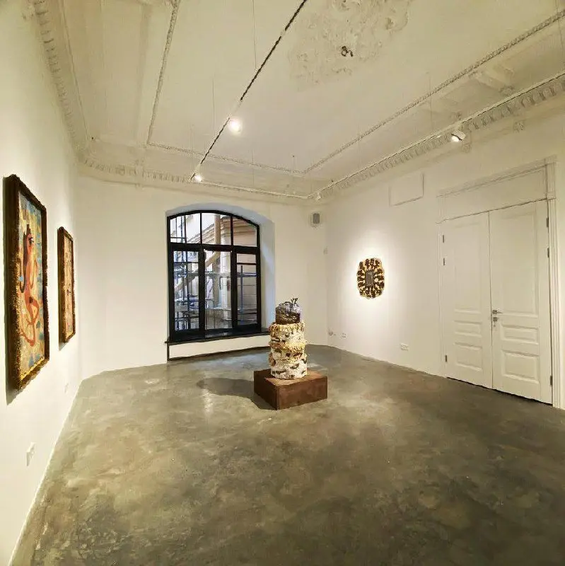 Выставка «Если нашел перо» в MYTH Gallery