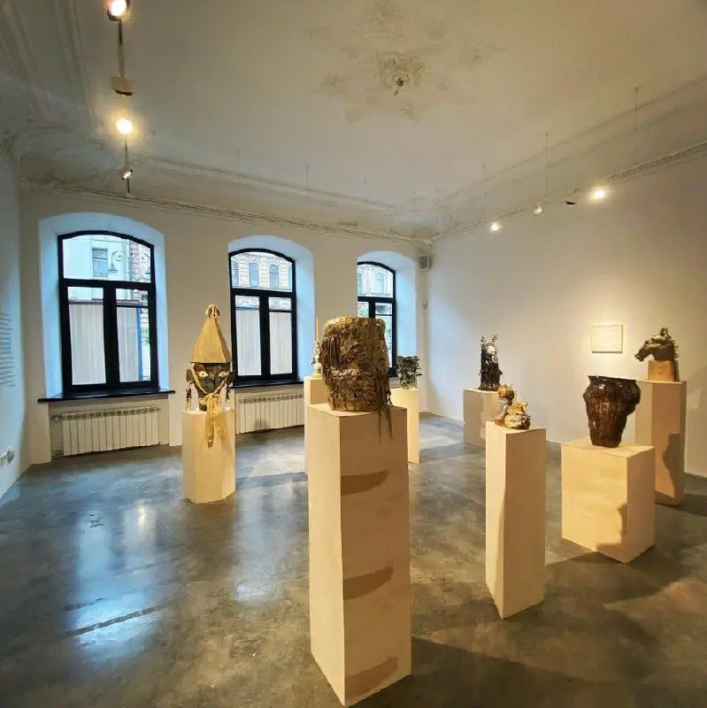 Выставка «Если нашел перо» в MYTH Gallery