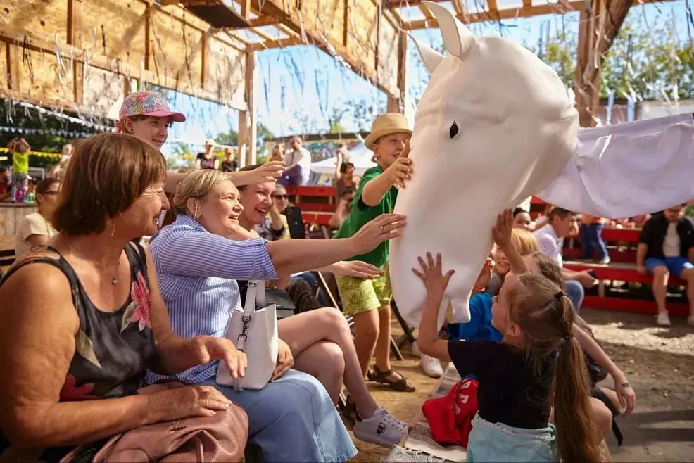 Уличный спектакль «Острова Аверченко»