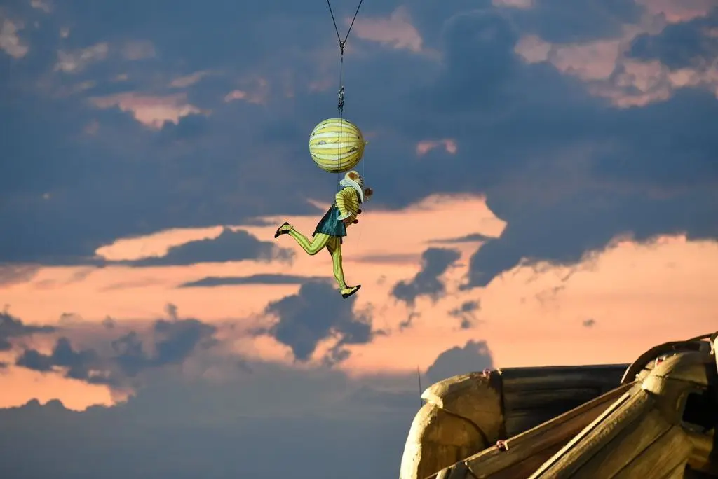 Показ спектакля 'Сон в летнюю ночь' 22 июля, балета и оперы 25-26 июля, показ 'Риголетто' 26 июля, 'Аиды' 27 июля