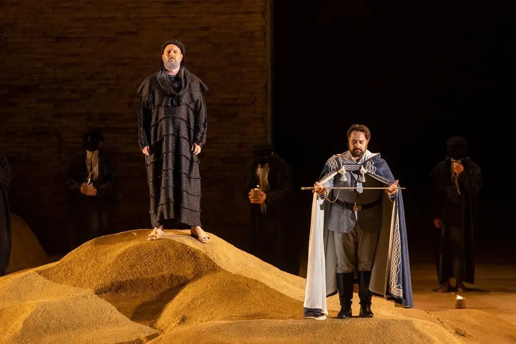 Показ спектакля 'Сон в летнюю ночь' 22 июля, балета и оперы 25-26 июля, показ 'Риголетто' 26 июля, 'Аиды' 27 июля