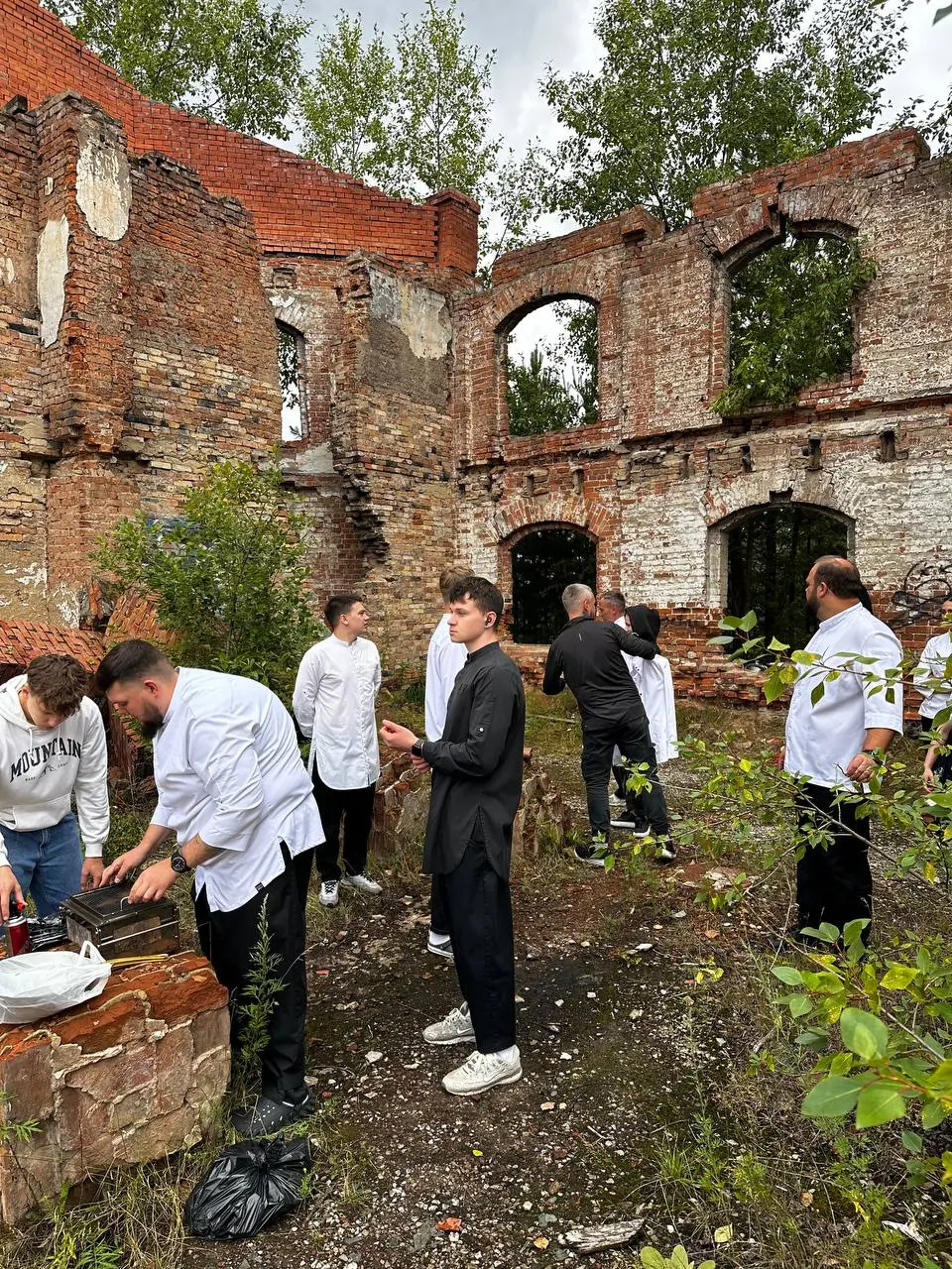 Выбрались с шефами на заброшку, поснимать контент для одного интересного мероприятия