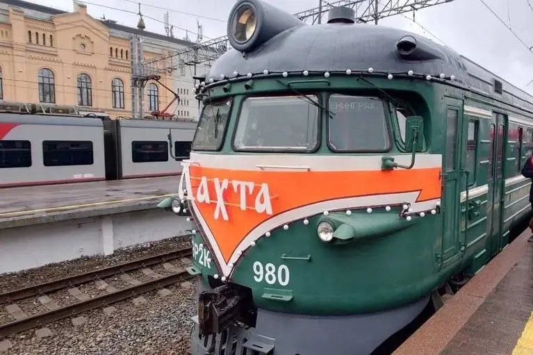 Ретропоезд из Петербурга в Выборг в День ВМФ 27 июля