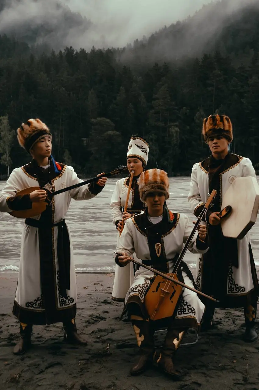 Концерт алтайской национальной музыки и горлового пения. Ансамбль «Учар».