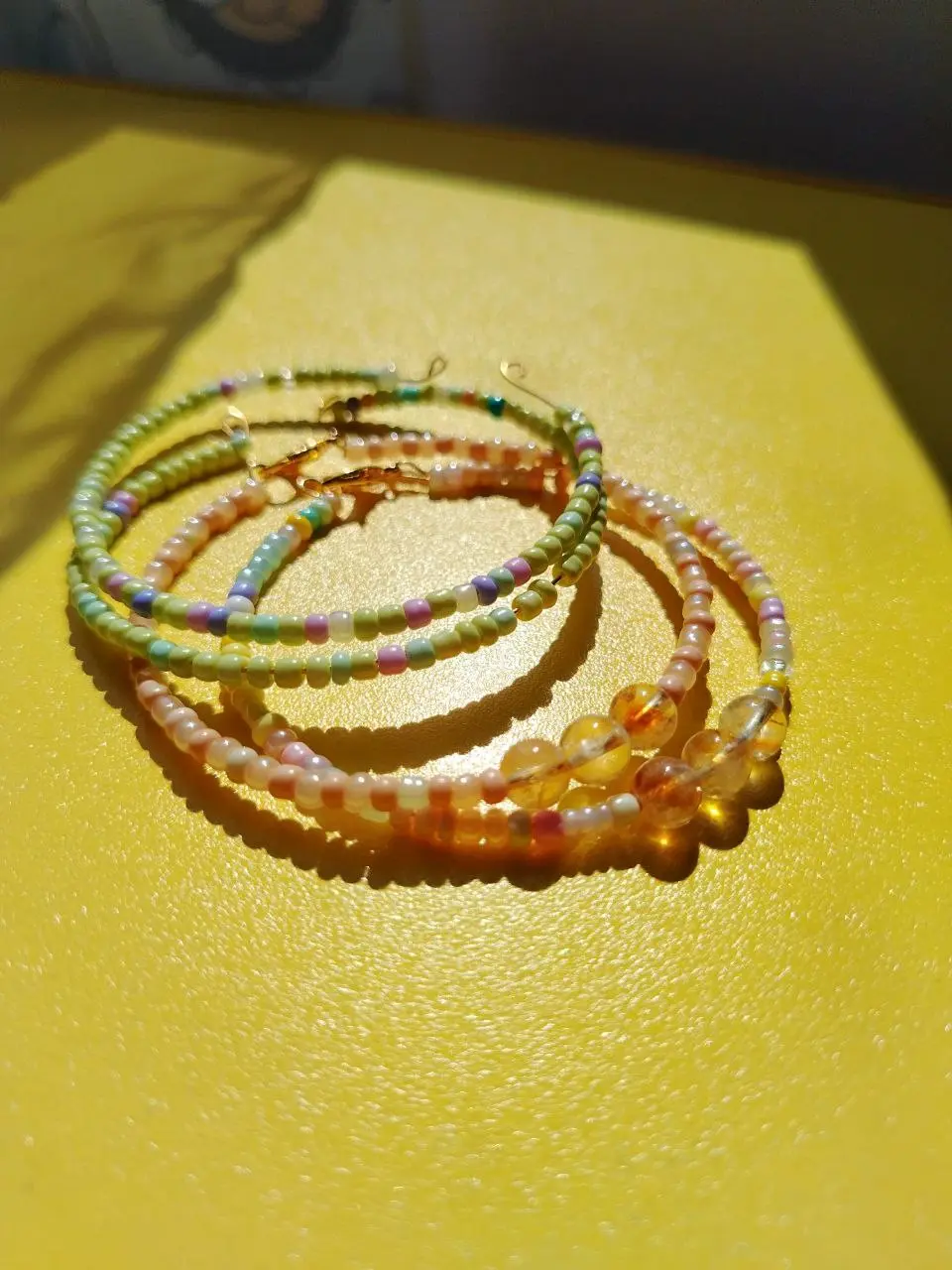 Плетем браслетики из бисера с натуральным камнем цитрином