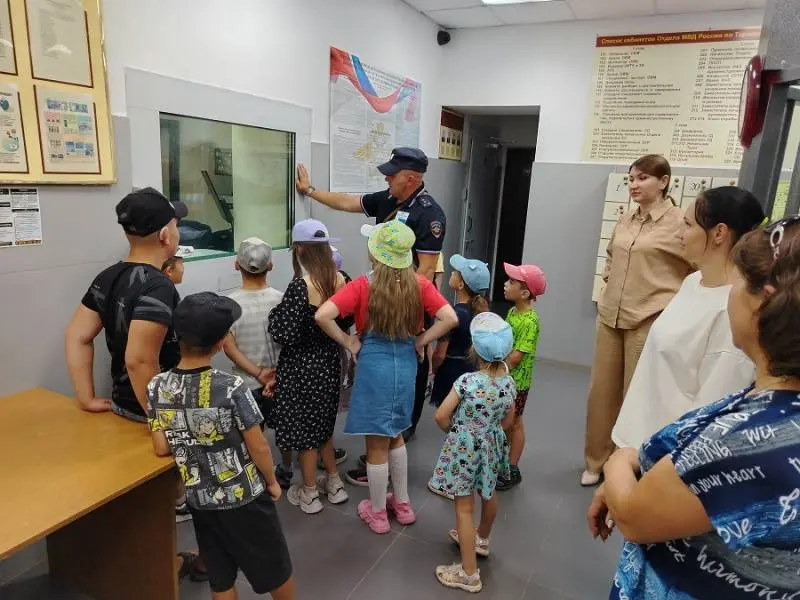 Экскурсия по отделу полиции для воспитанников реабилитационного центра