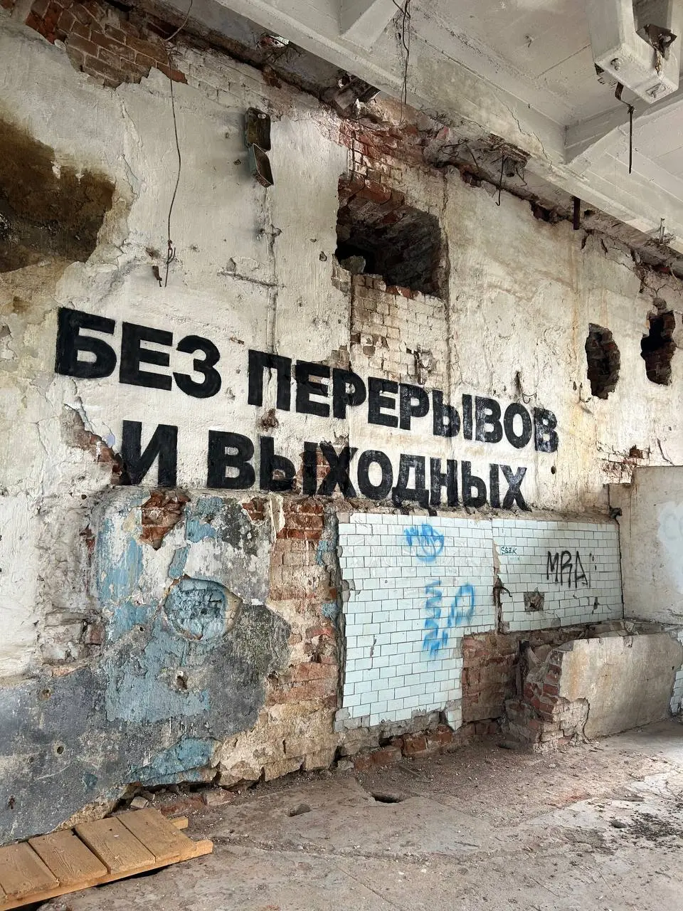 Фестиваль «Не пустое место» в заброшенной фабрике
