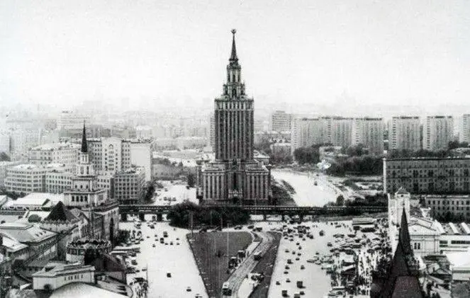 По Остоженке и гостинице Ленинградская 6 августа