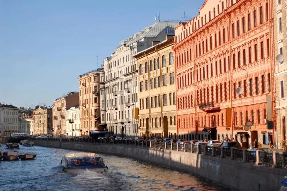 Петербург с воды — где нет селфи-палок и толп туристов