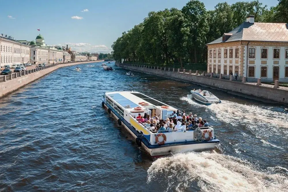 Петербург с воды — где нет селфи-палок и толп туристов