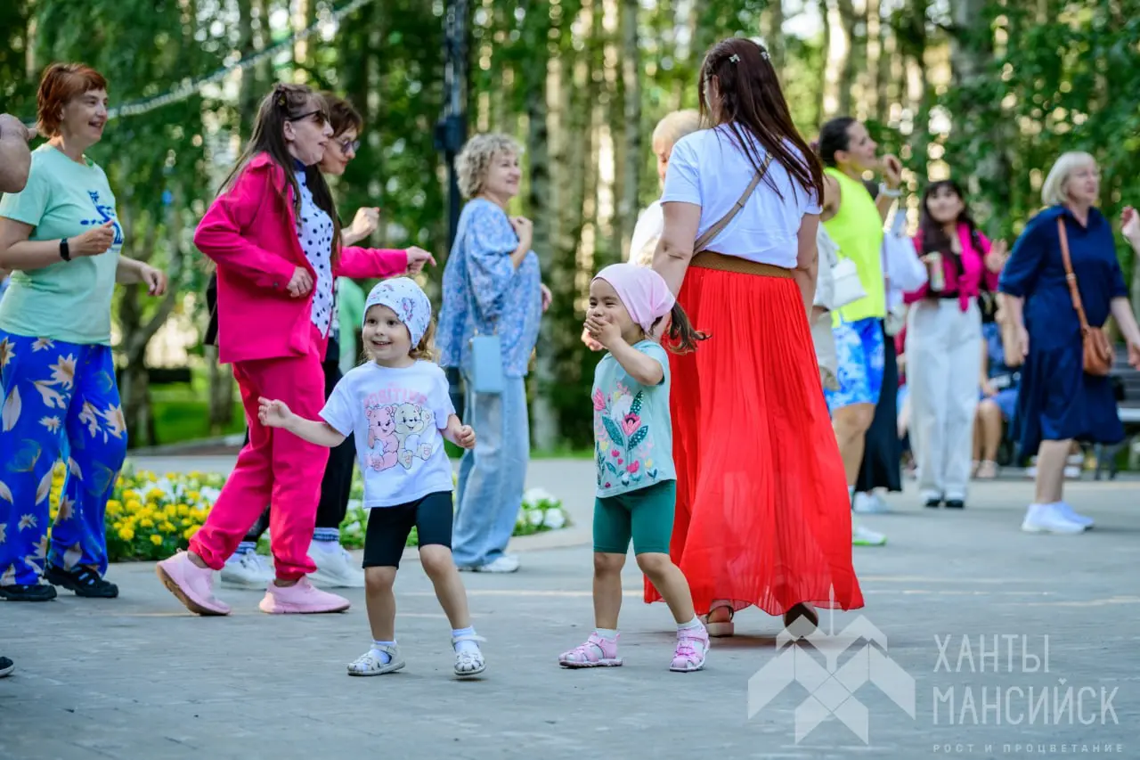 Дискотека под открытым небом в парке им. Бориса Лосева