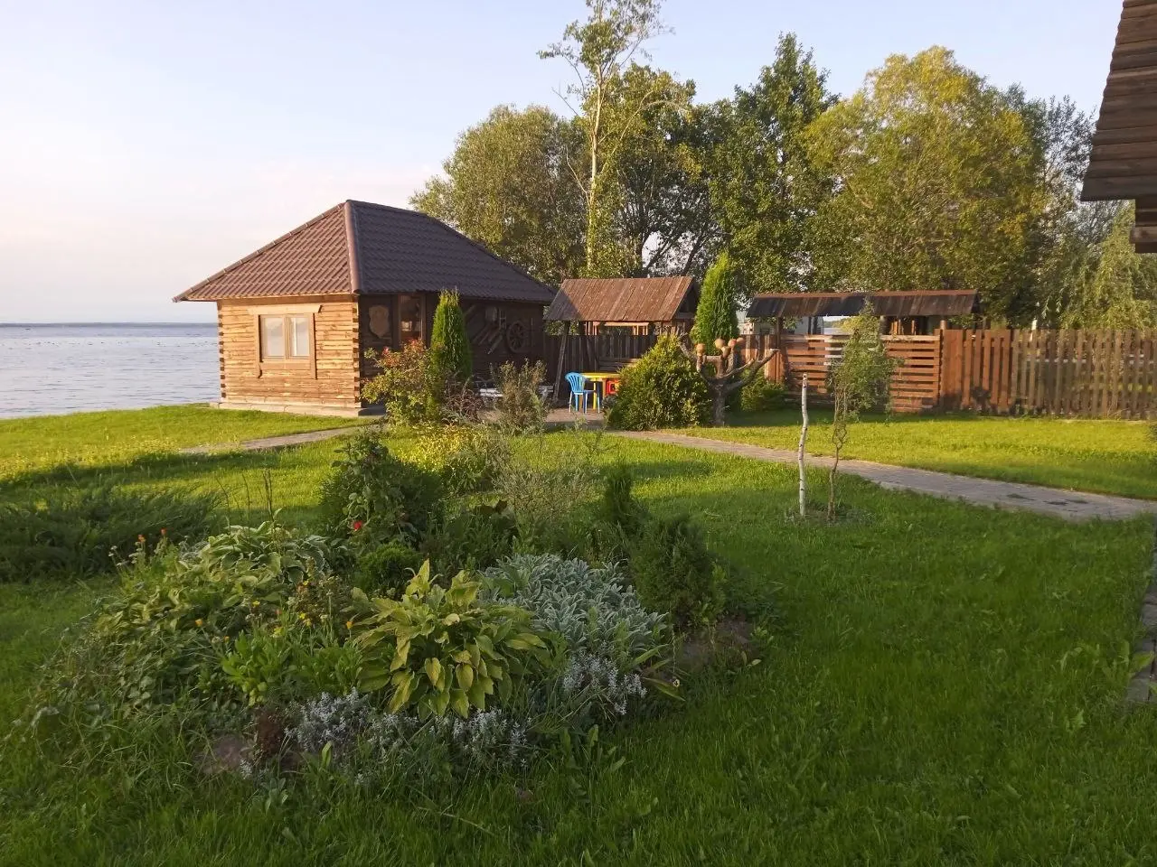 Усадьба Мидас на берегу озера Лукомльское, Посёмковичи