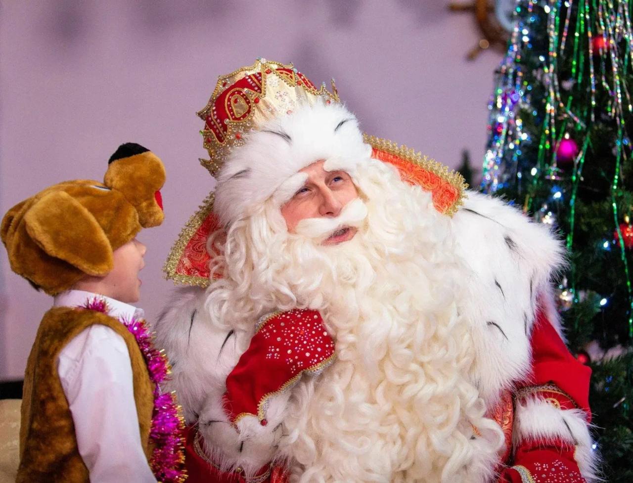 Встреча с Дедом Морозом и сладкие подарки детям