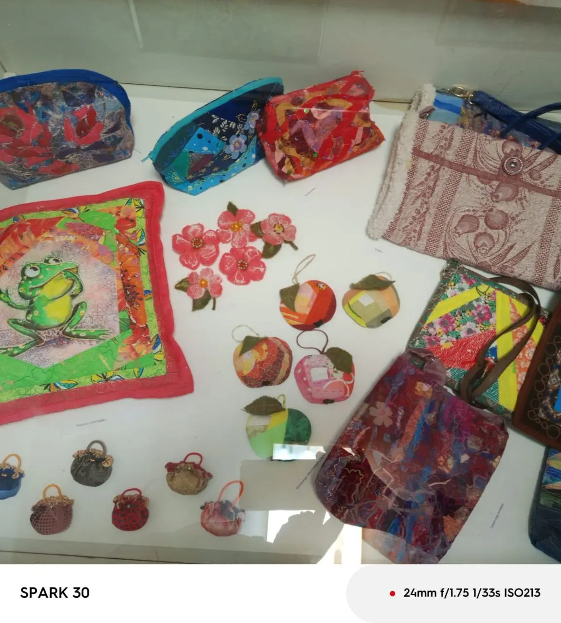 Акварель, батик и горячая эмаль: Вероника Голубкина и Ольга Овсянникова