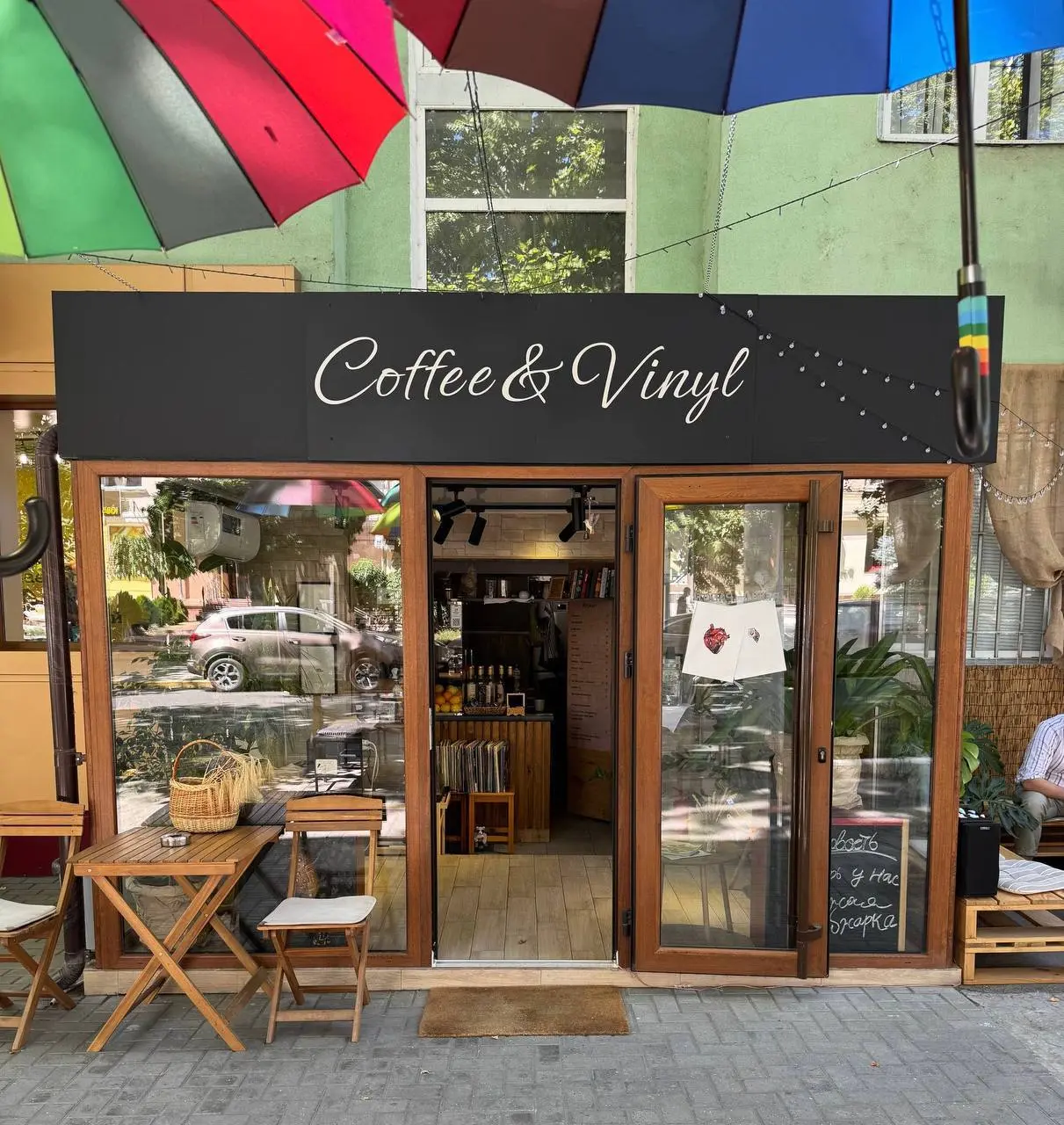 Концерт живой музыки под открытым небом