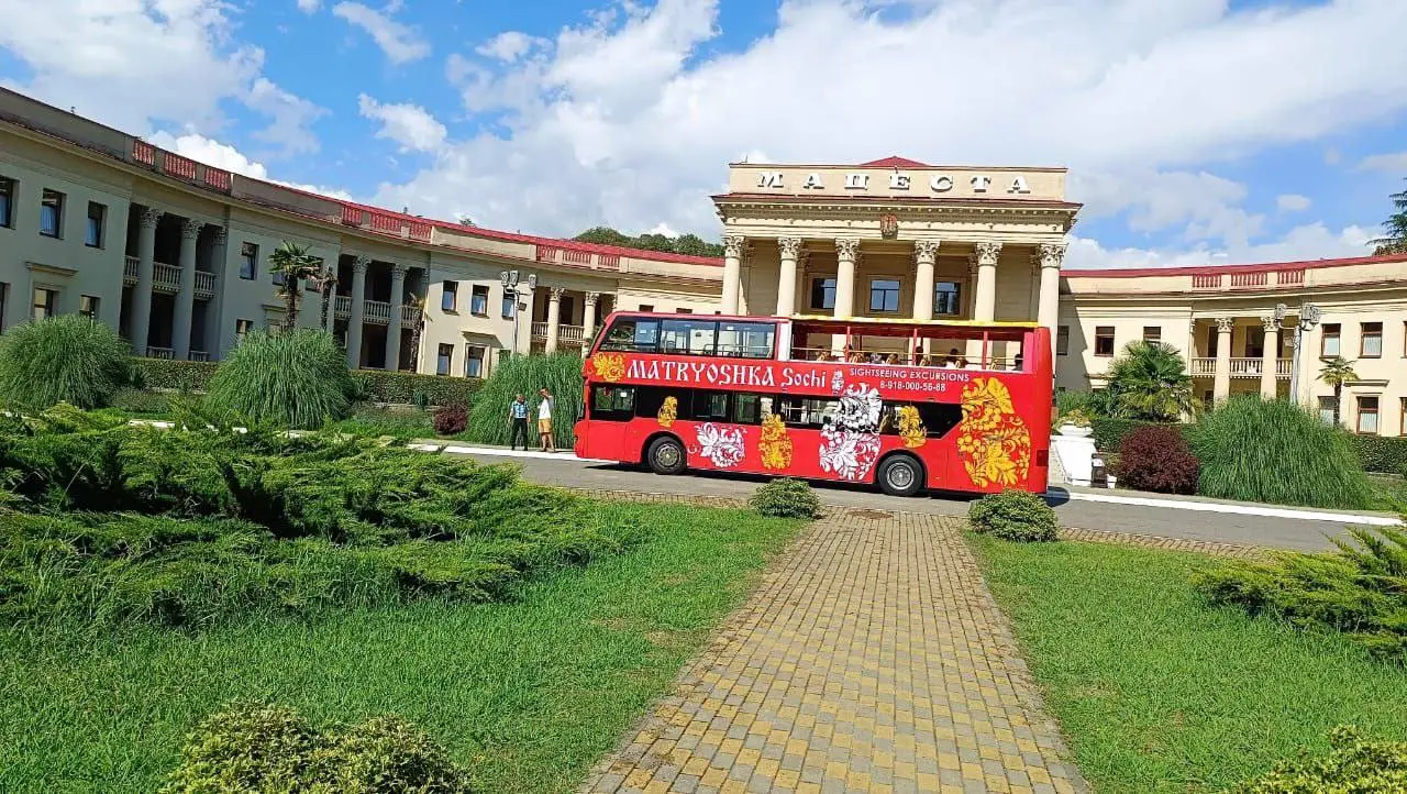 Экскурсии на двухэтажном автобусе Матрешка в Сочи