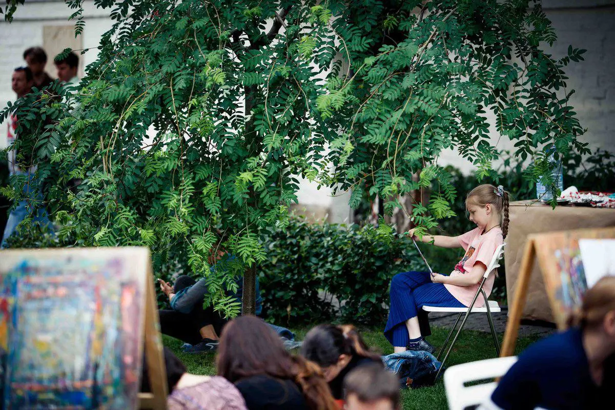 Рисуем вместе во дворе храма Антипы