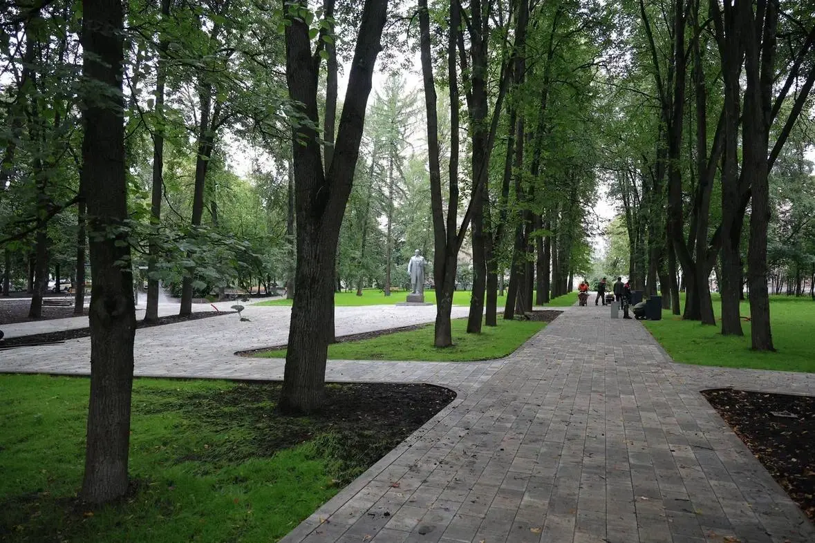 Благоустройство сквера на улице Крупешина