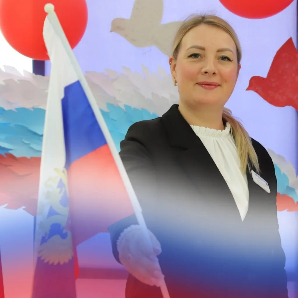 Коллектив санатория АО «Адлеркурорт» поздравляет Вас с Днём Государственного флага Российской Федерации