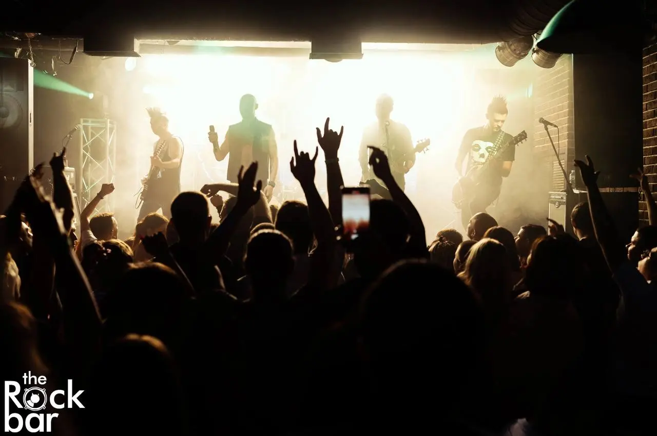 The Rock Bar на Горького: На сцене: «Раз Два» — Золотая подборка хитов и два часа рок-музыки