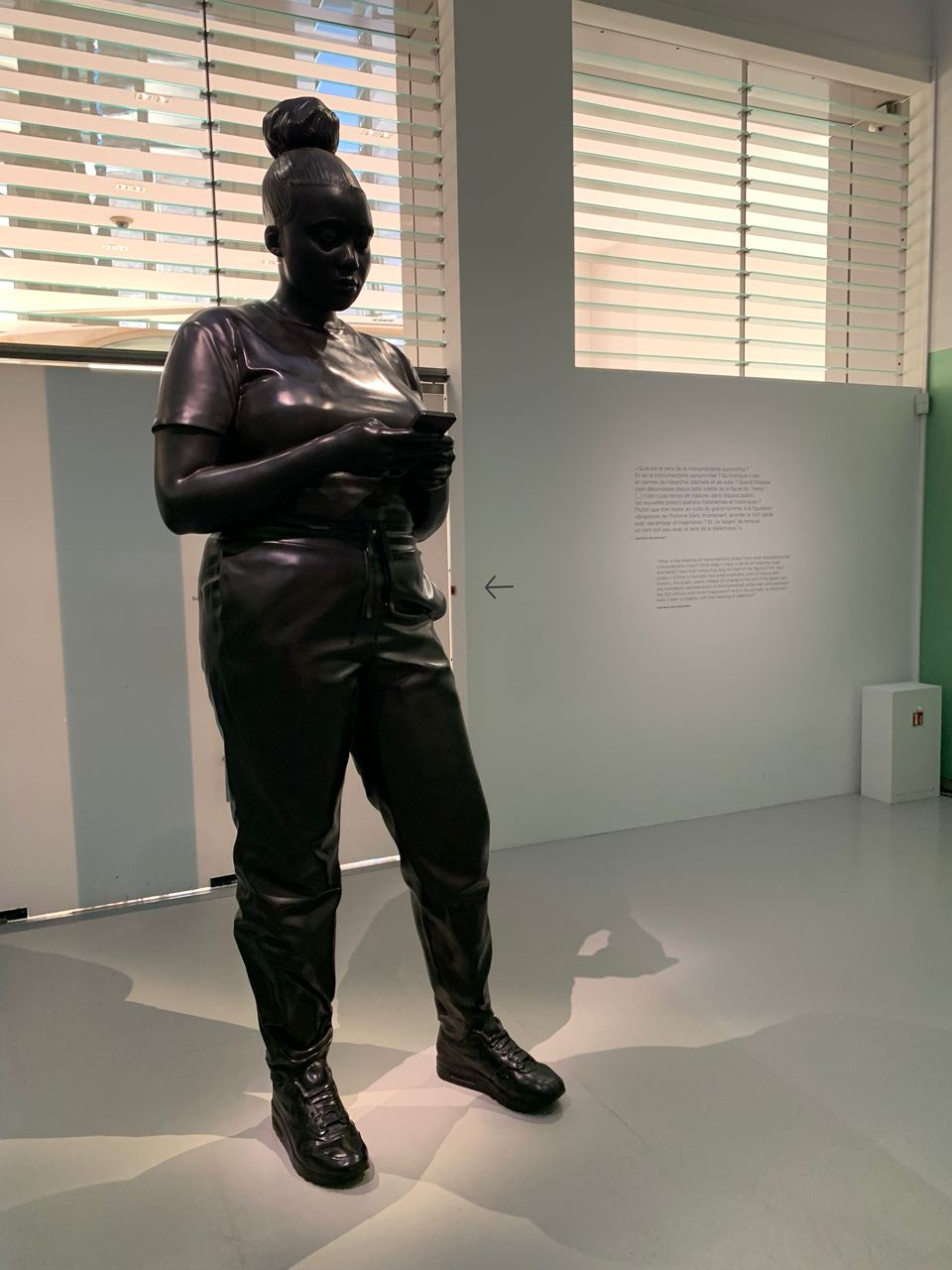 Не-видимые тела. Исследование в халате Бальзака