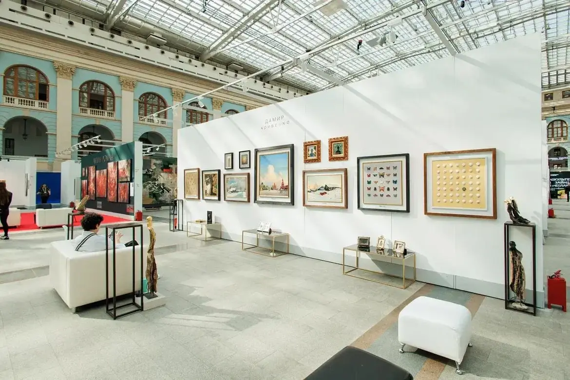 Ярмарка в сфере академического искусства в Гостином Дворе