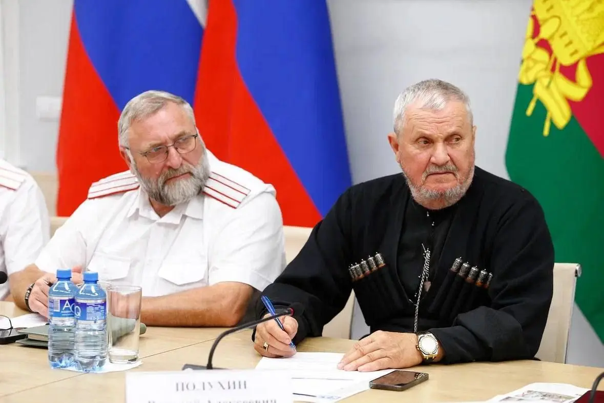 День знаний на Кубани: охрана правопорядка казаками