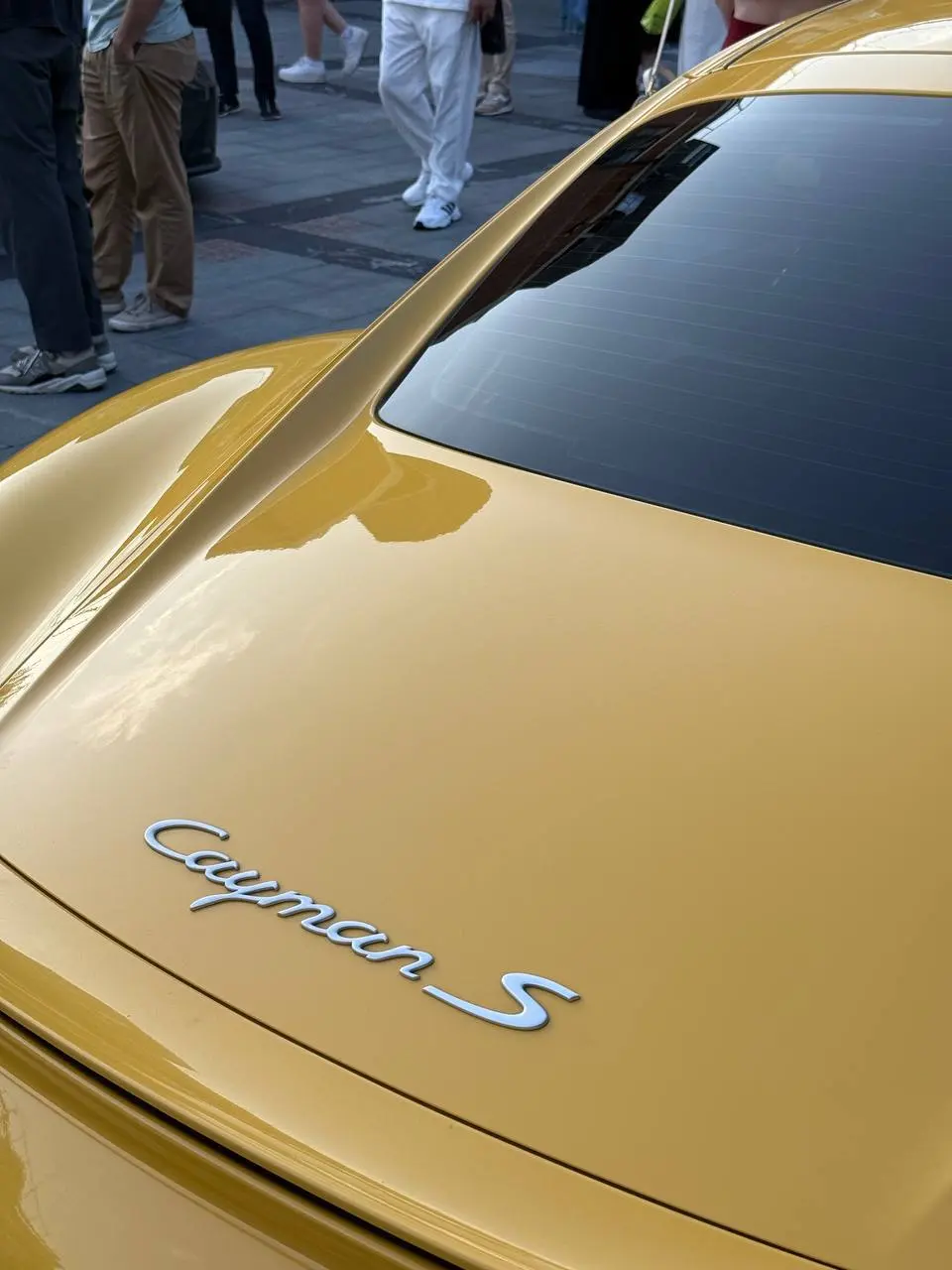 Экспозиция Porsche на площади «Три вокзала. Депо»